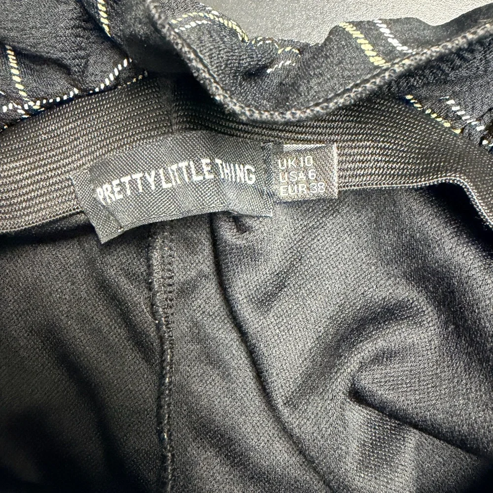 PrettyLittleThing Black Grid Pattern Cropped Pants - Picture 5 of 5